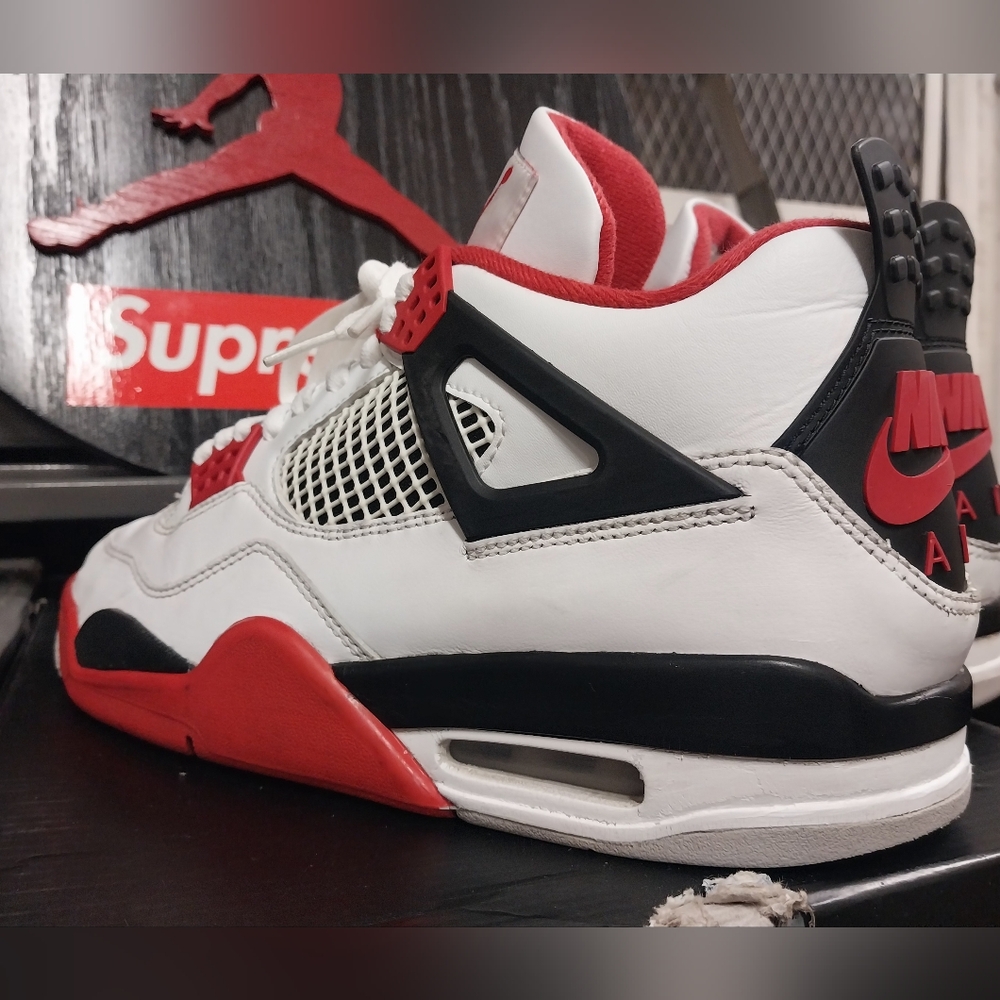 Retro Jordan 4 fire red OG size 9 men's Please read description 👇